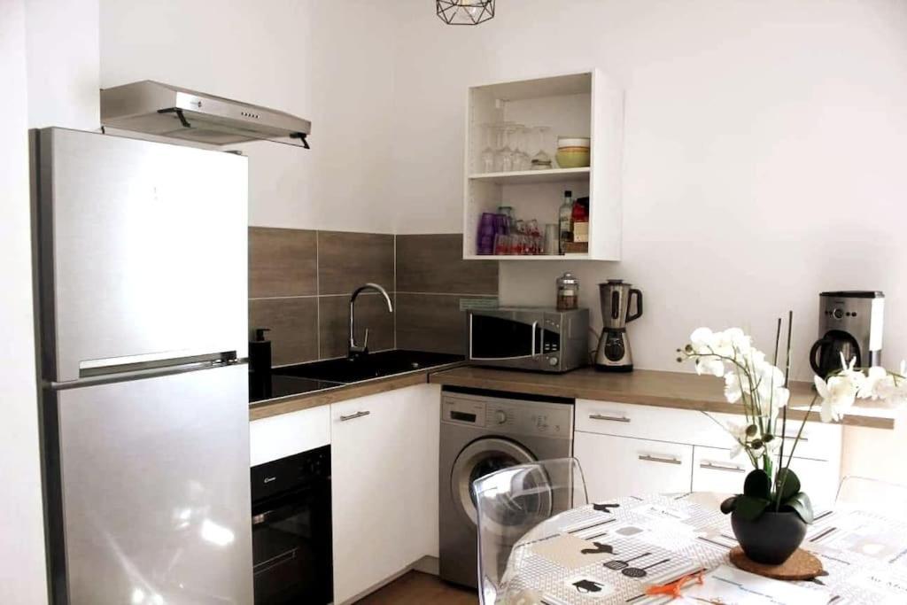 Au Coeur De Saint Chamas Apartment Bagian luar foto