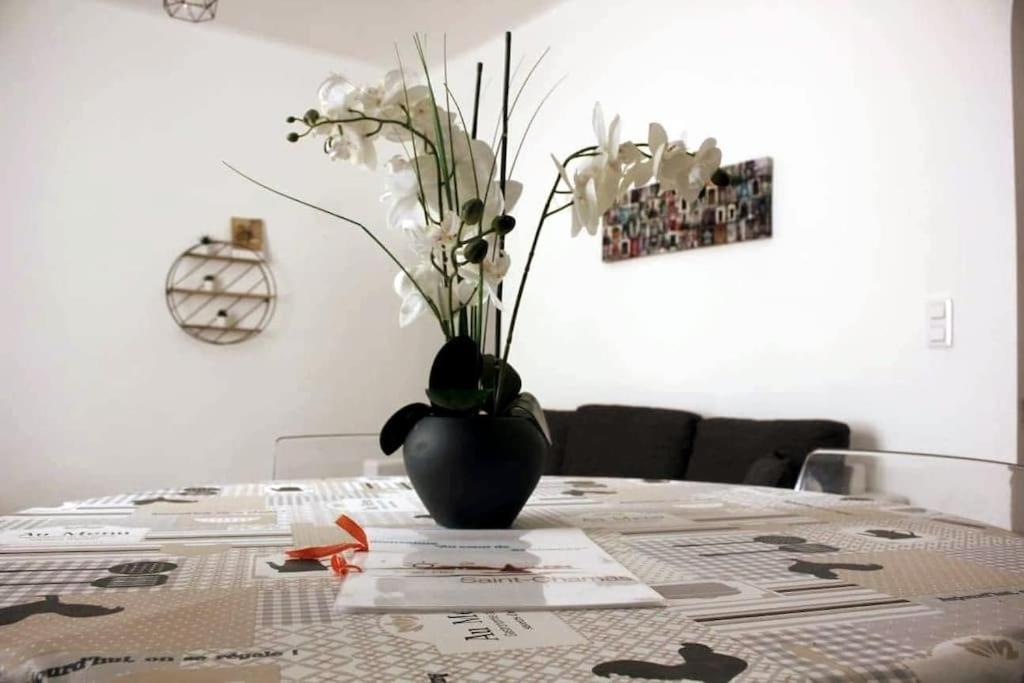 Au Coeur De Saint Chamas Apartment Bagian luar foto
